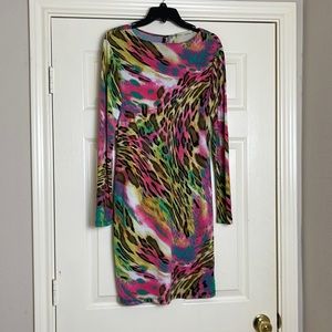 U FIX -transparency:Thread unraveling at neckline-see pix. Great wearability